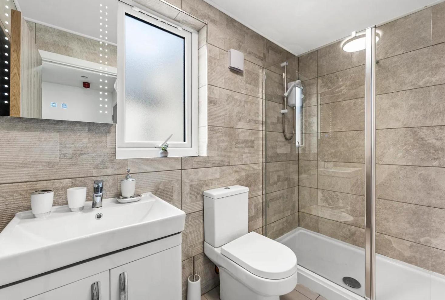 A Stylish Luxury 2 Bedroom Duplex Apartment Cardiff Esterno foto